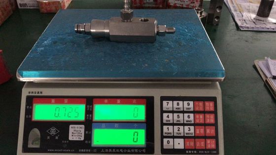 他の防水材料 M05 M11 エポキシ樹脂の塗料用の注射ポンプ